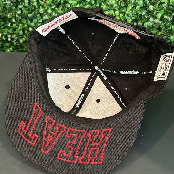 Mitchell & Ness Black Miami Heat SnapBack Hat with Red Logo & Heat under brim! - Picture 4 of 6